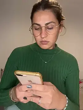 roouse – webcam model profile photo Image 7