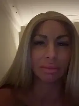 hina_porn – webcam model profile photo Image 2