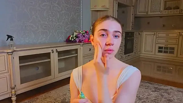 Linnea – webcam model profile photo Image 15