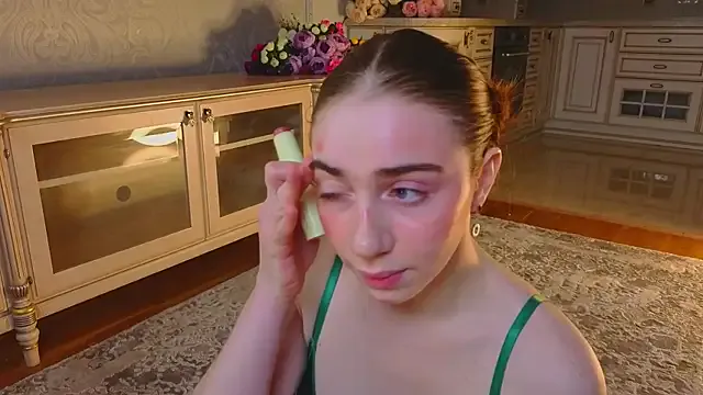 Linnea – webcam model profile photo Image 18