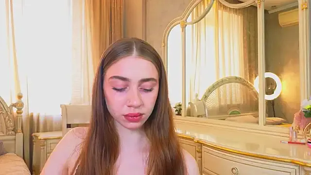 Linnea – webcam model profile photo Image 7