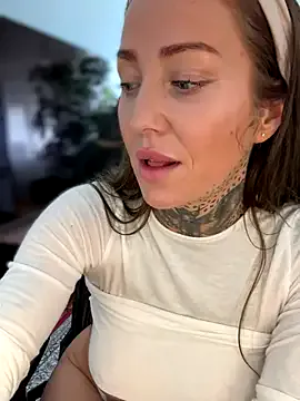 molochnaya000 – webcam model profile photo Image 4