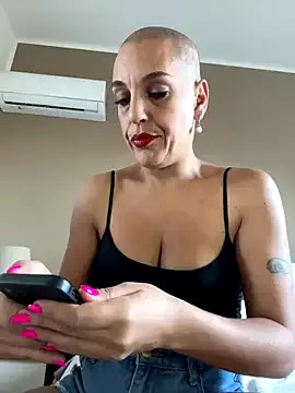 hina_porn – webcam model profile photo Image 15