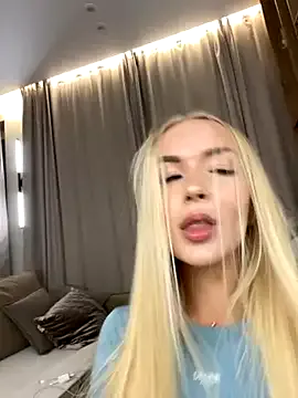 NaughtyInGlasses – webcam model profile photo Image 19