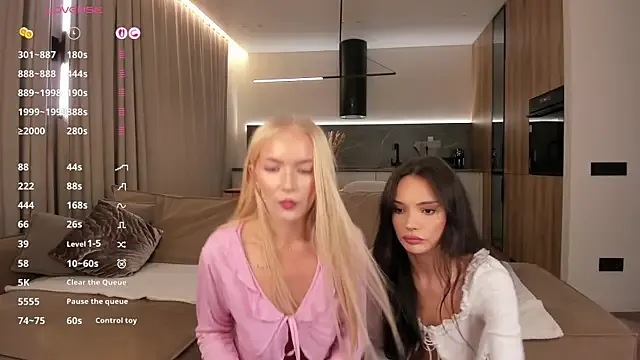 NaughtyInGlasses – webcam model profile photo Image 7