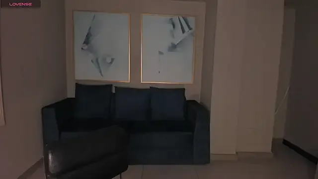 IORio2 – webcam model profile photo Image 12