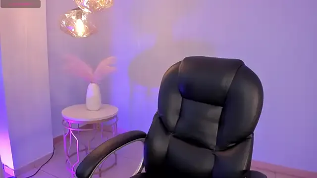 IORio2 – webcam model profile photo Image 15