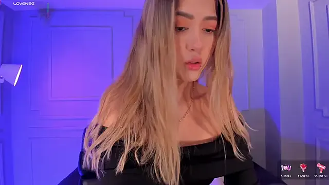 IORio2 – webcam model profile photo Image 6