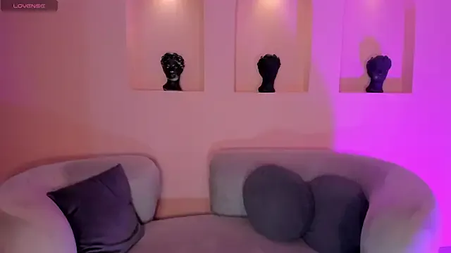 IORio2 – webcam model profile photo Image 9