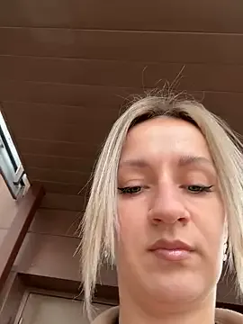 ladylorreign – webcam model profile photo Image 14