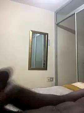 LoversPro – webcam model profile photo Image 4