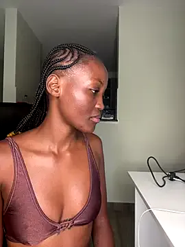 Linnea – webcam model profile photo Image 2