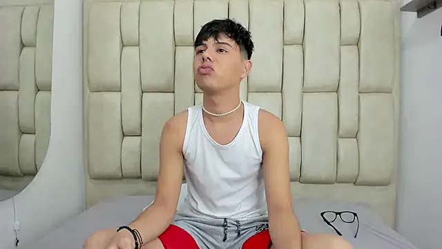 IORio2 – webcam model profile photo Image 13