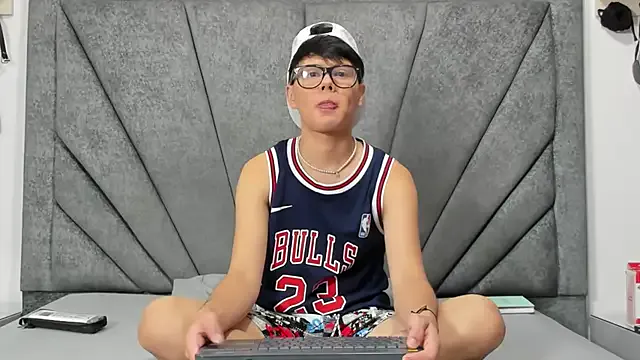 IORio2 – webcam model profile photo Image 3