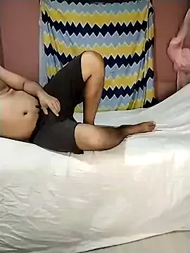 mon1_day – webcam model profile photo Image 3