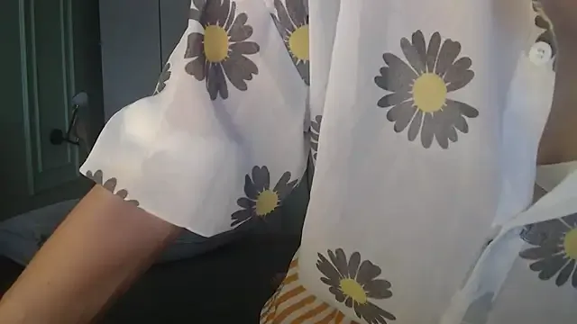 armurra – webcam model profile photo Image 2