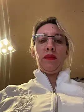 lucretiaburnaugh – webcam model profile photo Image 5