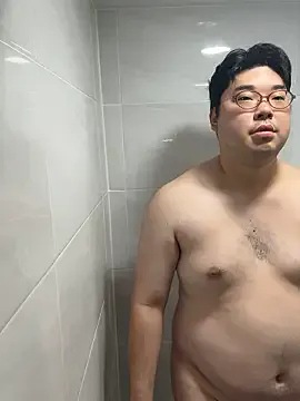 PinkyPai – webcam model profile photo Image 2