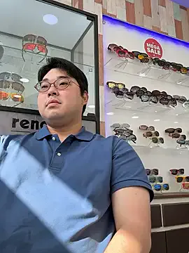 PinkyPai – webcam model profile photo Image 4