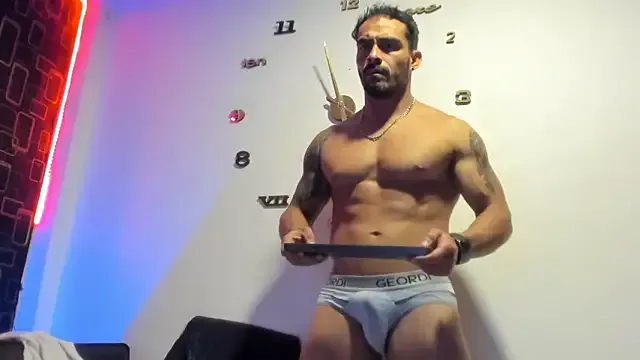 jucieLussie – webcam model profile photo Image 2