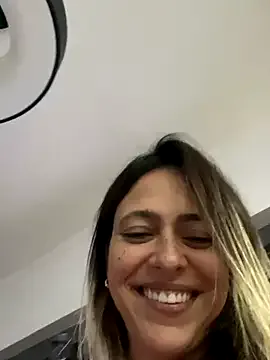hina_porn – webcam model profile photo Image 2