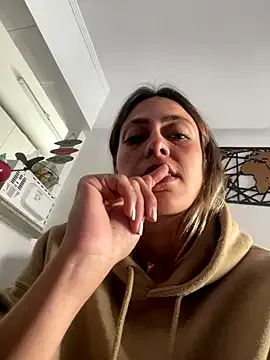 hina_porn – webcam model profile photo Image 5