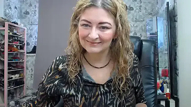 HopeHeaven – webcam model profile photo Image 12
