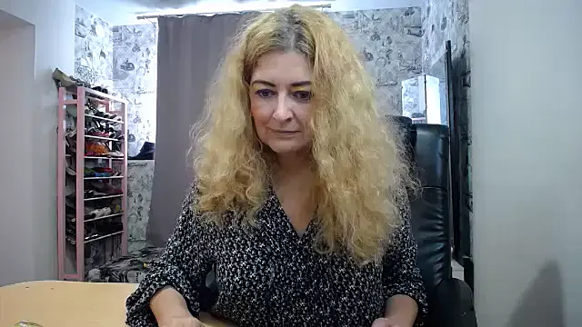 HopeHeaven – webcam model profile photo Image 7