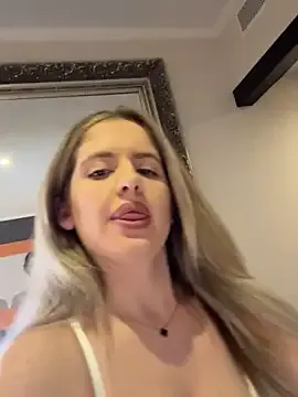 shinyways – webcam model profile photo Image 12