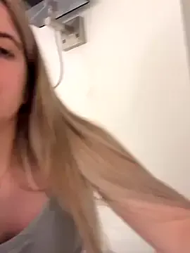 shinyways – webcam model profile photo Image 8