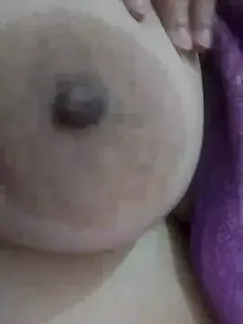 bambi_lu – webcam model profile photo Image 11