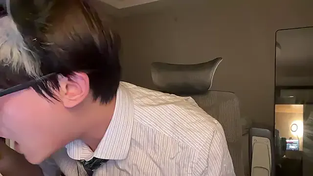 hunkwithglasses – webcam model profile photo Image 17