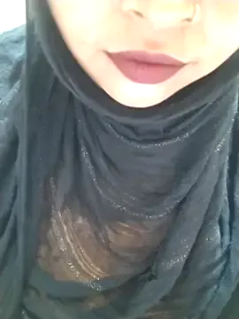 IORio2 – webcam model profile photo Image 10