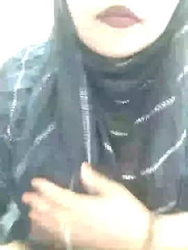 IORio2 – webcam model profile photo Image 12