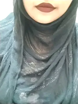 IORio2 – webcam model profile photo Image 5