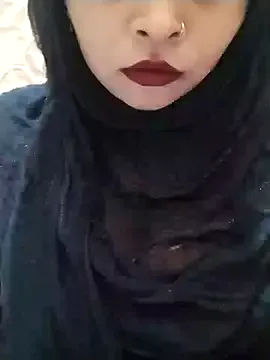 IORio2 – webcam model profile photo Image 7