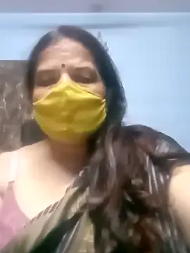 IORio2 – webcam model profile photo Image 2