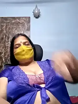 IORio2 – webcam model profile photo Image 8