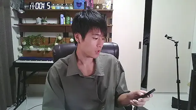 VIKITOMMY – webcam model profile photo Image 15