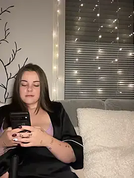 hina_porn – webcam model profile photo Image 7