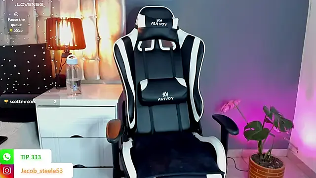 hakxram – webcam model profile photo Image 4