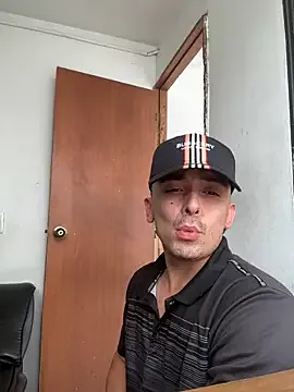 tyler_gus – webcam model profile photo Image 5