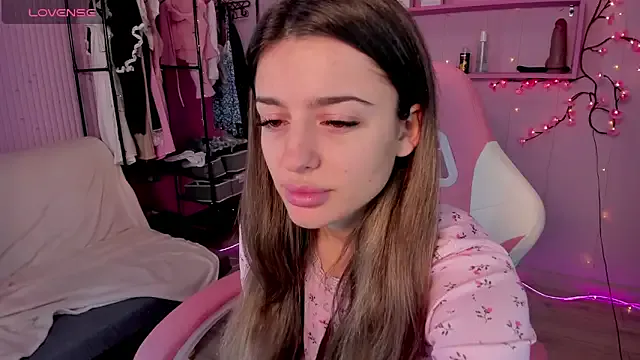 Ninjainia – webcam model profile photo Image 3