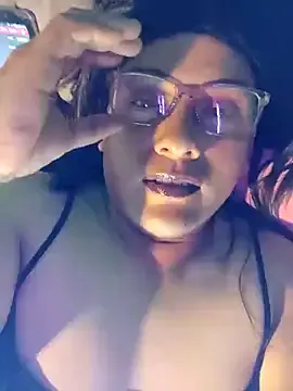 valeria_lewiis – webcam model profile photo Image 3