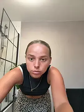 DoriDeluxe66 – webcam model profile photo Image 3