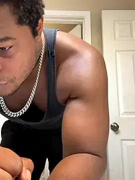 _Abril-Office1 – webcam model profile photo Image 11