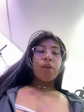 Linnea – webcam model profile photo Image 19