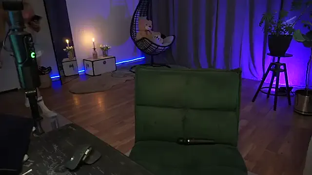 little_v1rgin_angel – webcam model profile photo Image 16