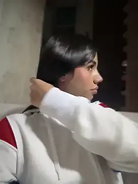 Laura-Khalifa Image 16