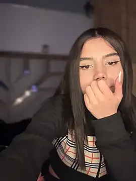 Laura-Khalifa Image 2